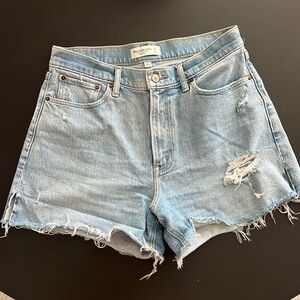 A&F 4” Mom Short High Rise